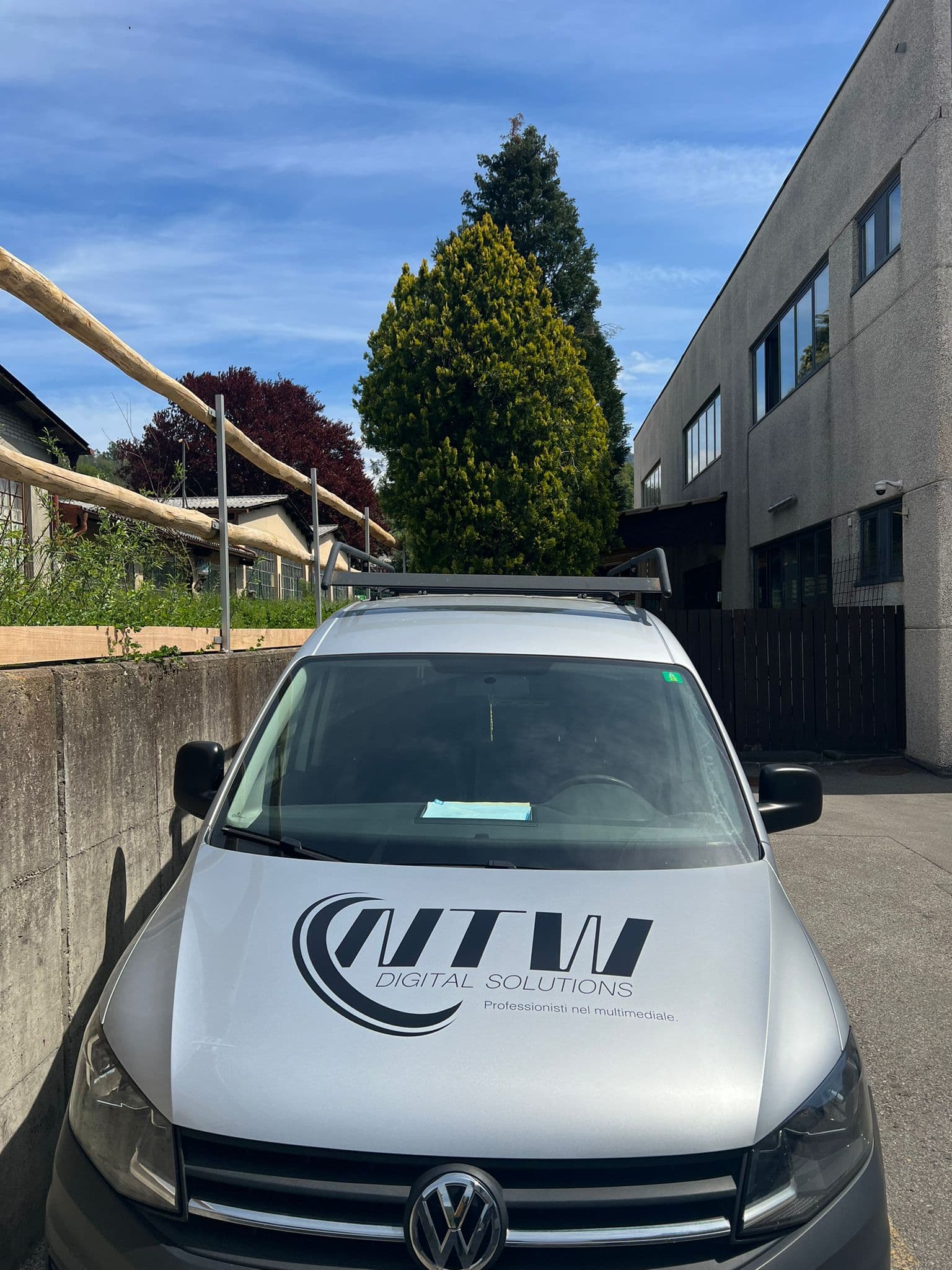 NTW company vehicle in front of the head office in Cadempino.